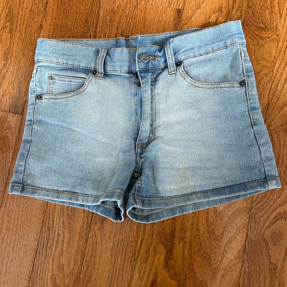 CHEAP MONDAY WASHED BLUE JEAN SHORTS IN SIZE 28 - Picture 2 of 4
